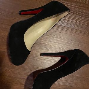 VGUC Christian Louboutin Black Velvet Heels